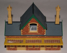 Hornby OO Gauge R502 Station