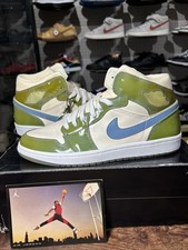 Size 10 - Air Jordan 1 UNC