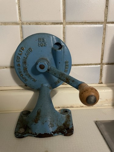 Vintage bean slicer - bean, mo102