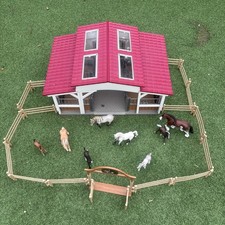 Schleich Horse Club Stable Playset 42344 With Eight horses Riding Centre