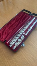 Yamaha YFL-211S Flute Inc Hard Case.