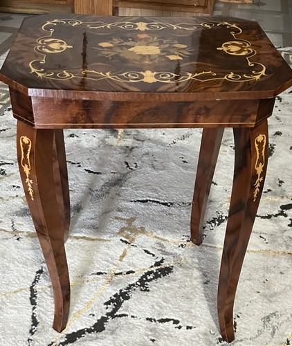 Octagonal brown wood inlay - octagonal,