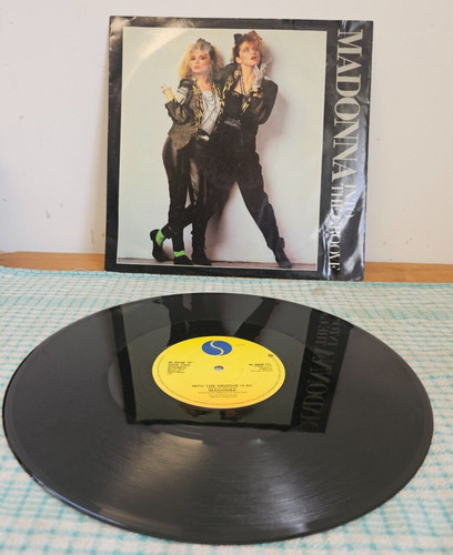 Madonna into the groove - into,