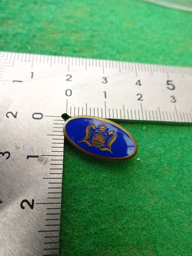 Unidentified small vtg - small,