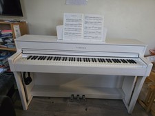 Yamaha CLP-635 Digital Piano (White) – (£50 is for deposit, read full advert)