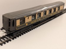 Graham Farish OO Gauge “Golden Arrow” Pullman Coach – “Lydia” – Missing Wheels