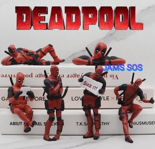 Sitting mini deadpool - sitting,
