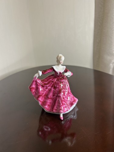 Lovely royal doulton small - royal,