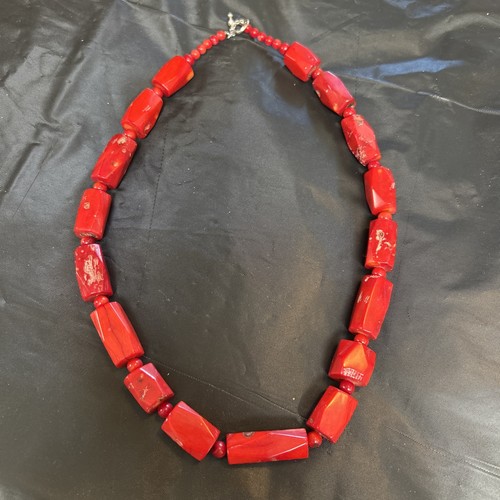 Red coral beaded statement - red,