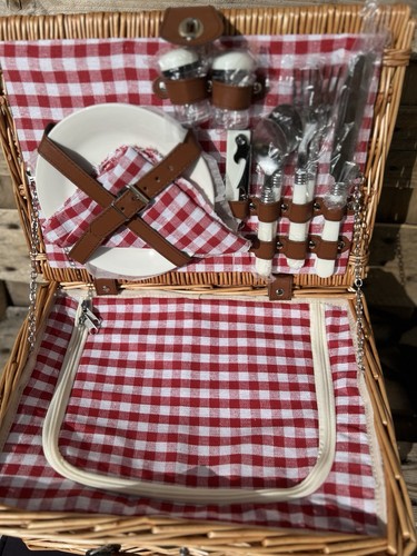 Person wicker picnic basket - 2,