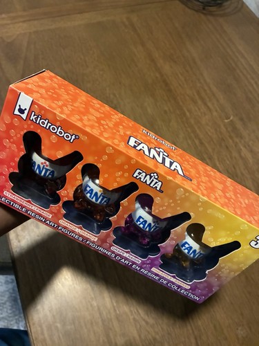 Kidrobot fanta resin art - resin, toy