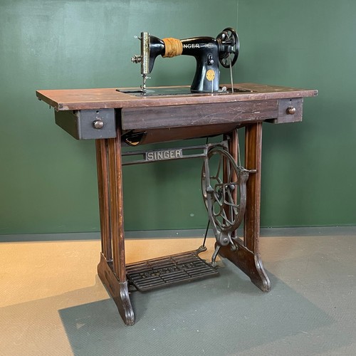 Vintage singer sewing machine - singer,
