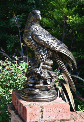 Eagle rock garden ornament - on,
