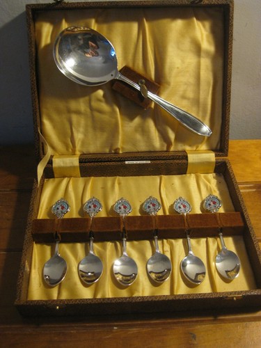 Vintage souvenir spoon set - souvenir,