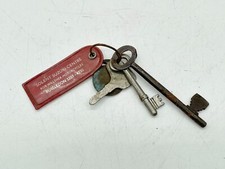 VINTAGE KEYRING AND KEYS