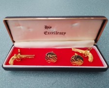 Cufflinks 2 sets including pistol set and round set in gold colour