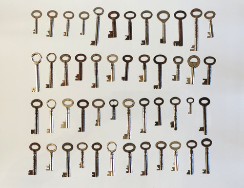 Job lot antique keys s11 - job,