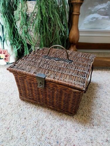 Antique old wicker sewing - old,