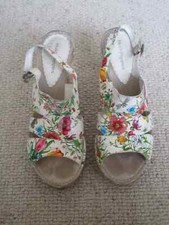 HUSH PUPPIES IVORY/MULTI-COLOURED WEDGE SANDALS UK SIZE 7 (DOROTHY 2) 