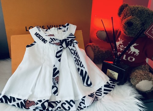 Pristine moschino girls off - pristine.,