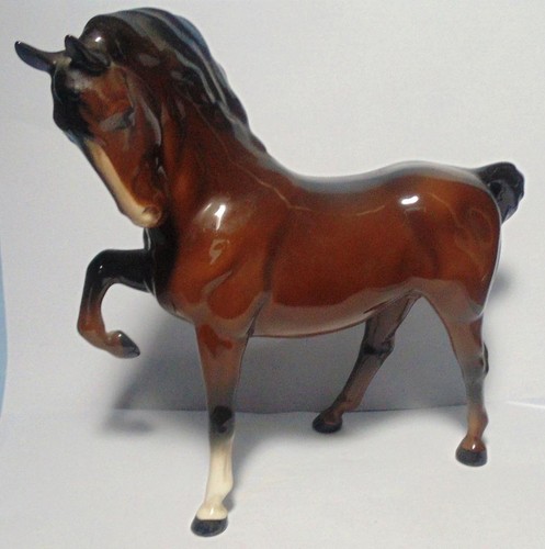 Beswick horse head tucked leg - beswick,