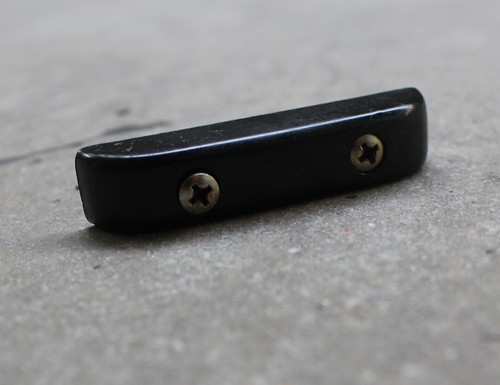 Aged thumbrest finger - rest, for