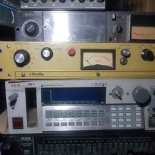 AKAI S 1000 SAMPLER 