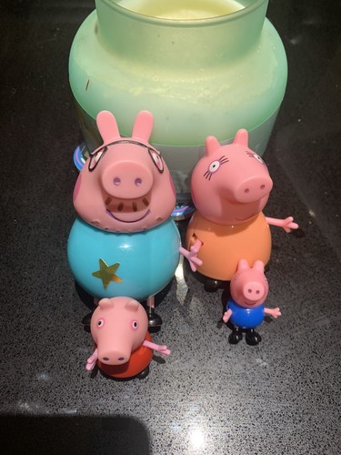 Peppa pig family figures - pig,