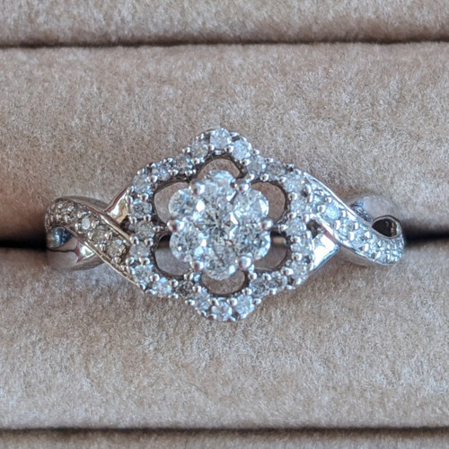 Gems 9ct white - gold, diamond