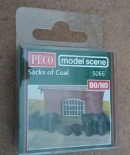 Pre Owned Pack of 5066 Peco Model Scene 00 Gauge Coal Sacks. Lot BK021