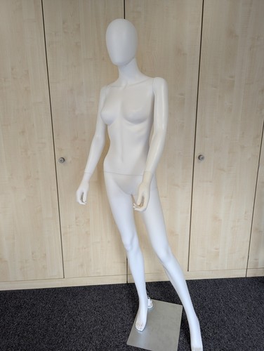 Adult female full body - full,