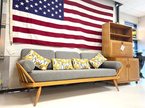 Ercol 355 studio couch - /, day
