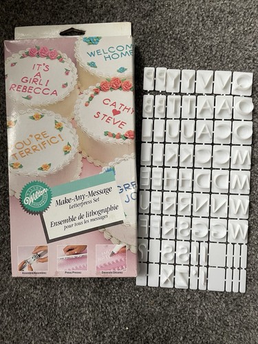 Wilton gum paste fondant - &,