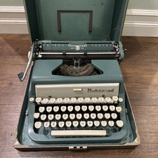 Underwood Universal Quiet Tab Portable Typewriter Blue