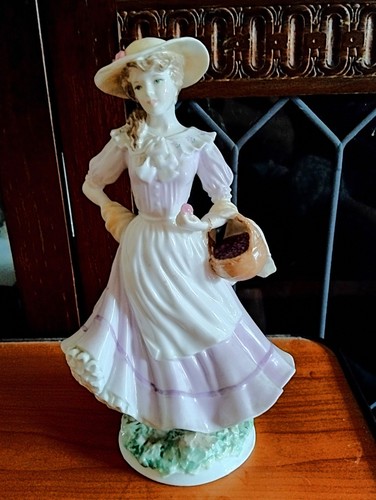 Royal worcester figurine - royal,