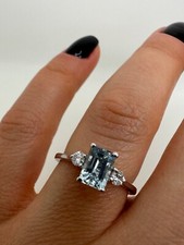 9Ct White Gold Trilogy Emerald