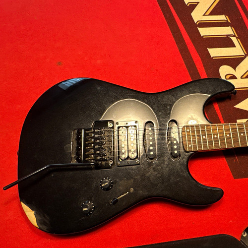 Squier showmaster fender - by,