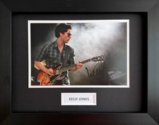 GENUINE KELLY JONES SIGNED STEREOPHONICS PHOTO IN 16X12 FRAME EXHIBIT + PROOF