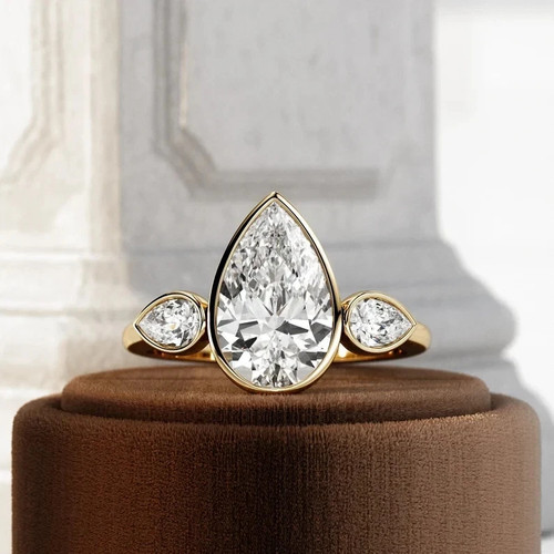 White moissanite ct pear - 3.30,