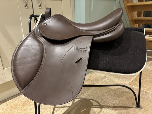 Tekna jump saddle - 15”,