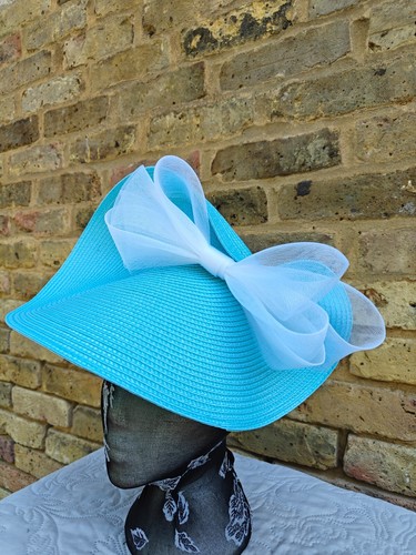 Light turquoise white - light,