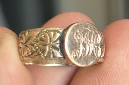 Vintage 9ct gold signet ring - vintage,