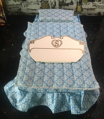 Vintage sindy bed with bedding - sindy,