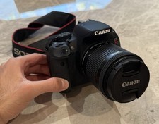 Canon EOS 700D Rebel T5i Digital SLR Camera + Extra Macro Lens In Camera Bag