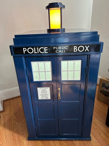 Doctor who half size tardis - doctor,