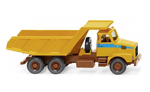 Dump truck corn - -,