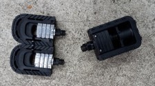 Folding bicycle pedals for