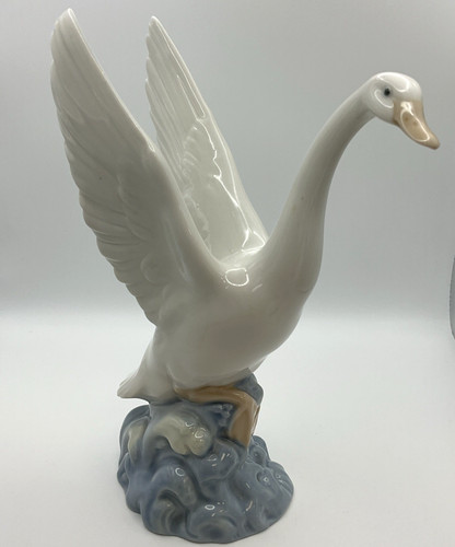 Nao lladro spain swan figurine - spain,