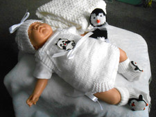 Hand knitted  White Penguin/Panda Romper Layette Newborn baby/reborn 19-20".NEW