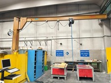 PILLAR SWING JIB CRANE. 250KG